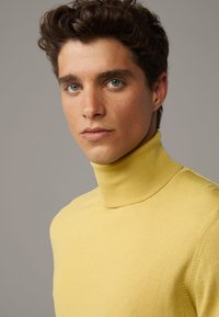 Strellson PULLOVER - Strickpullover - gelb