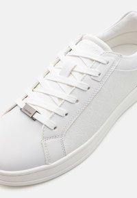 Calvin Klein Tenisky - white