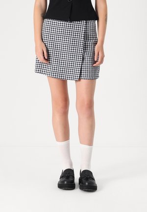 ONLTERRA SKORT  - Šortky - night sky/white houndstooth
