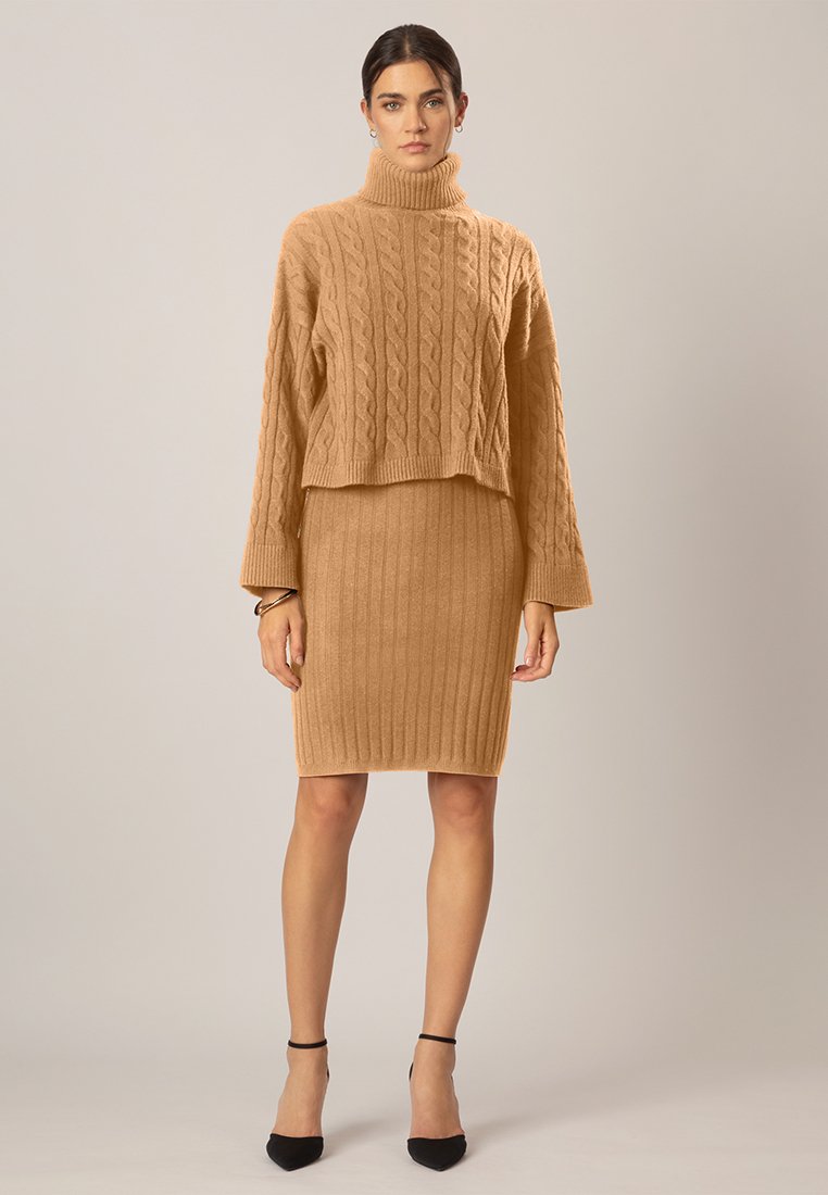 Apart Gebreide jurk beige