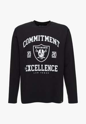 Schwarzer Langarmpullover mit dem Schriftzug "ENGAGEMENT FÜR EXZELLENZ" und dem Raiders-Logo in Weiß, runder Ausschnitt, aus weichem Baumwollmaterial.