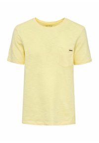 Jasnożółta koszulka z krótkim rękawem, wykonana z miękkiego materiału, z kieszonką na piersi i subtelną fakturą. Brak widocznych nadruków lub wzorów.