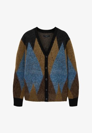 Cardigan en laine douce, avec un col en V, des boutons noirs et un motif en losange aux nuances de bleu, marron et noir.