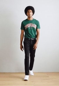 Lindbergh COPENHAGEN HERITAGE TEE - Apdrukāts T-krekls - dark green
