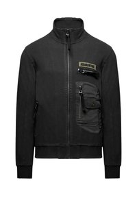 Giacca nera con zip e colletto alto, dotata di tasche frontali e di una toppa con "AERONAUTICA." Realizzata in un tessuto testurizzato con polsini a coste.