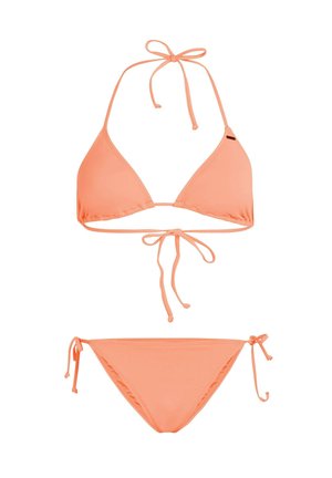 Oranges Bikini-Set mit einem dreieckigen Oberteil, das am Hals und Rücken gebunden wird, und einem niedrig sitzenden Unterteil mit seitlichen Schnürungen, gefertigt aus glattem Stoff.
