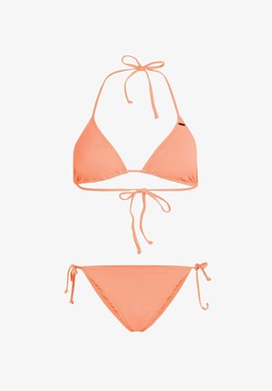 Oranges Bikini-Set mit einem dreieckigen Oberteil, das am Hals und Rücken gebunden wird, und einem niedrig sitzenden Unterteil mit seitlichen Schnürungen, gefertigt aus glattem Stoff.