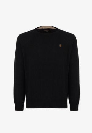 Maglione nero lavorato a maglia con colletto rotondo, maniche lunghe, orlo a coste e una piccola patch con logo sul petto. Tessuto morbido e design aderente.