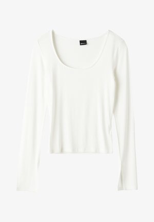 Top bianco a maniche lunghe, aderente, con scollatura a barca. Realizzato in tessuto morbido ed elastico, presenta una lunghezza cropped e senza decorazioni visibili.