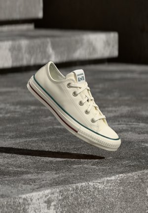 CHUCK TAYLOR ALL STAR - Zapatillas - vintage white/plant/egret