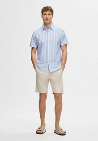 Selected Homme KURZÄRMELIG - Overhemd - cashmere blue
