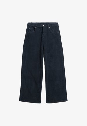 Szerokie spodnie sztruksowe w ciemnym granatowym kolorze, z teksturowanym wykończeniem, pięciokieszeniowym krojem oraz metalowymi ozdobami.