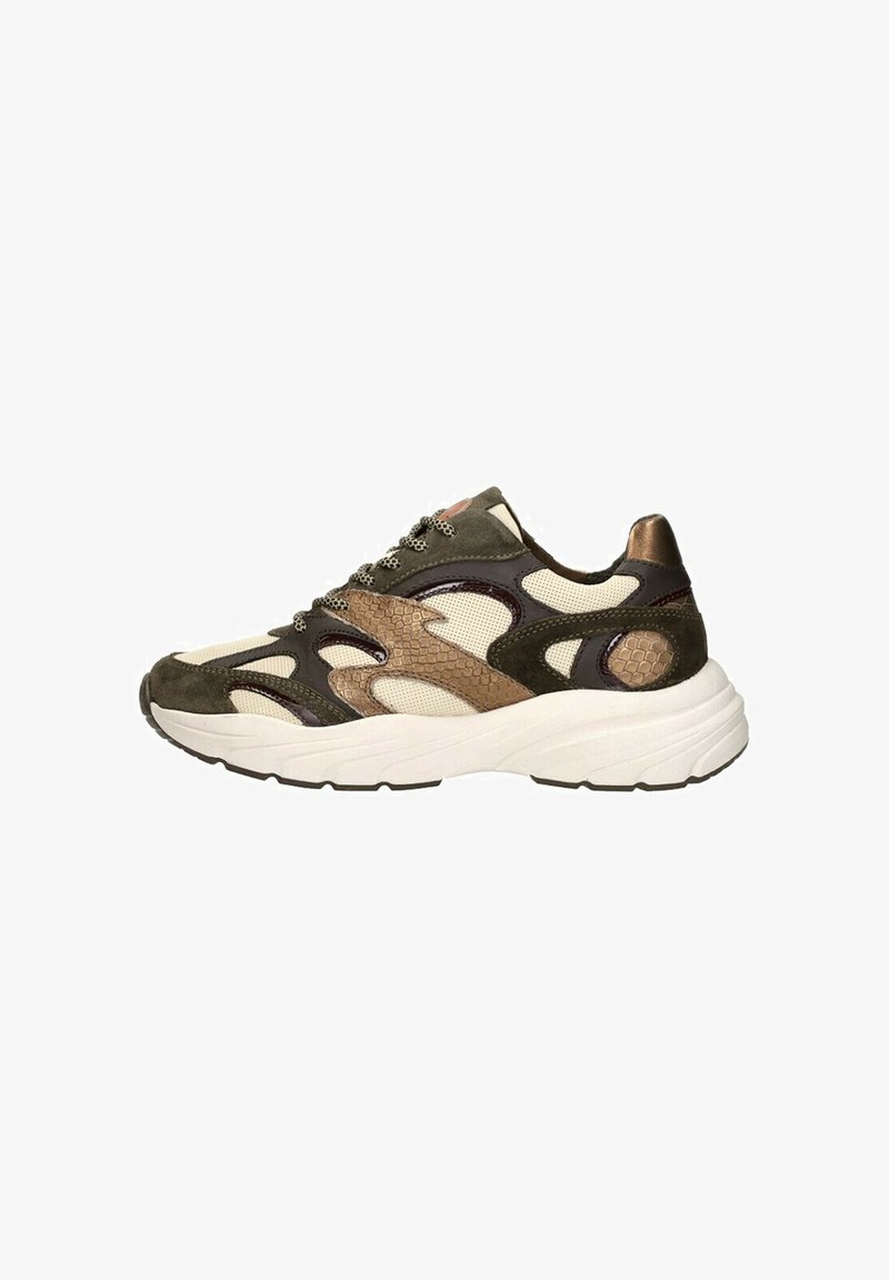 Sneaker met een combinatie van donker groen, beige en bronzen materialen; bovenwerk van mesh met geprofileerde accenten, gewatteerde witte zool en met patronen bedekte overlays.