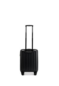 Valigia rigida nera con scanalature verticali, manico retrattile, quattro ruote e una maniglia superiore per il trasporto. Design compatto per i viaggi.