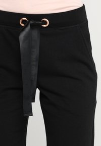 Hunkemöller Jogginghose - black