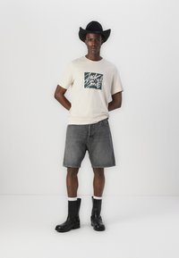 Jack & Jones - JJCOLTON TEE CREW NECK 5 PACK - Print T-shirt - sky captain pack\sky \white\iceberg\moonbeam\black Thumbnail Image 1