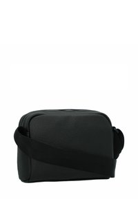 Zwarte leren schoudertas met een gestructureerd oppervlak, recht hoekige vorm, ritsluiting en een brede verstelbare stoffen strap.