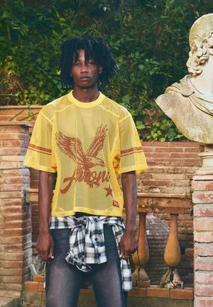 Bershka, BOXY-FIT MESH PRINT - T-SHIRT - T-shirt imprimé - yellow