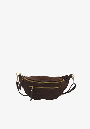 Sac banane en daim marron avec deux poches zippées, des accents en métal doré et une sangle réglable. Texture douce et forme arrondie.