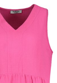 Rosa ärmelloses Kleid mit V-Ausschnitt, aus strukturiertem Stoff. Verfügt über dezente Nähte und einen gerafften Saum für eine A-Linien-Silhouette.