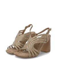 Sandalias de tacón de ante en beige, con intrincadas correas metálicas adornadas con strass transparentes y un diseño de punta abierta.