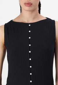 Abercrombie & Fitch BARE WIDE SLASH BUTTON - Débardeur - black beauty