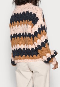 Object Petite Kofta - black