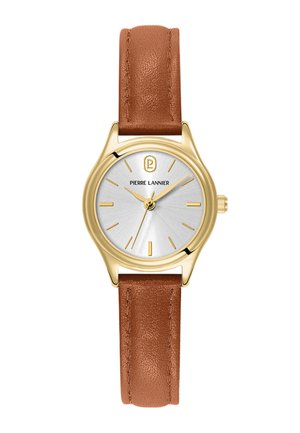 Reloj redondo dorado con esfera plateada, marcadores de hora dorados y manecillas doradas, combinado con una correa de cuero marrón, con el nombre de la marca Pierre Lannier visible.