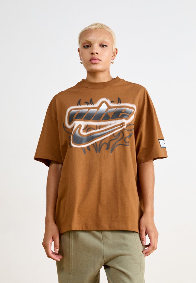 Nike Sportswear DANCE TEE - Apdrukāts T-krekls - light british tan