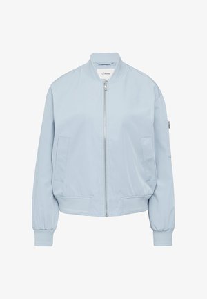 Jasnoniebieska bomberka wykonana z gładkiego materiału. Posiada zamek błyskawiczny z przodu, dwie boczne kieszenie oraz ściągacze z dzianiny przy mankietach i kołnierzu.