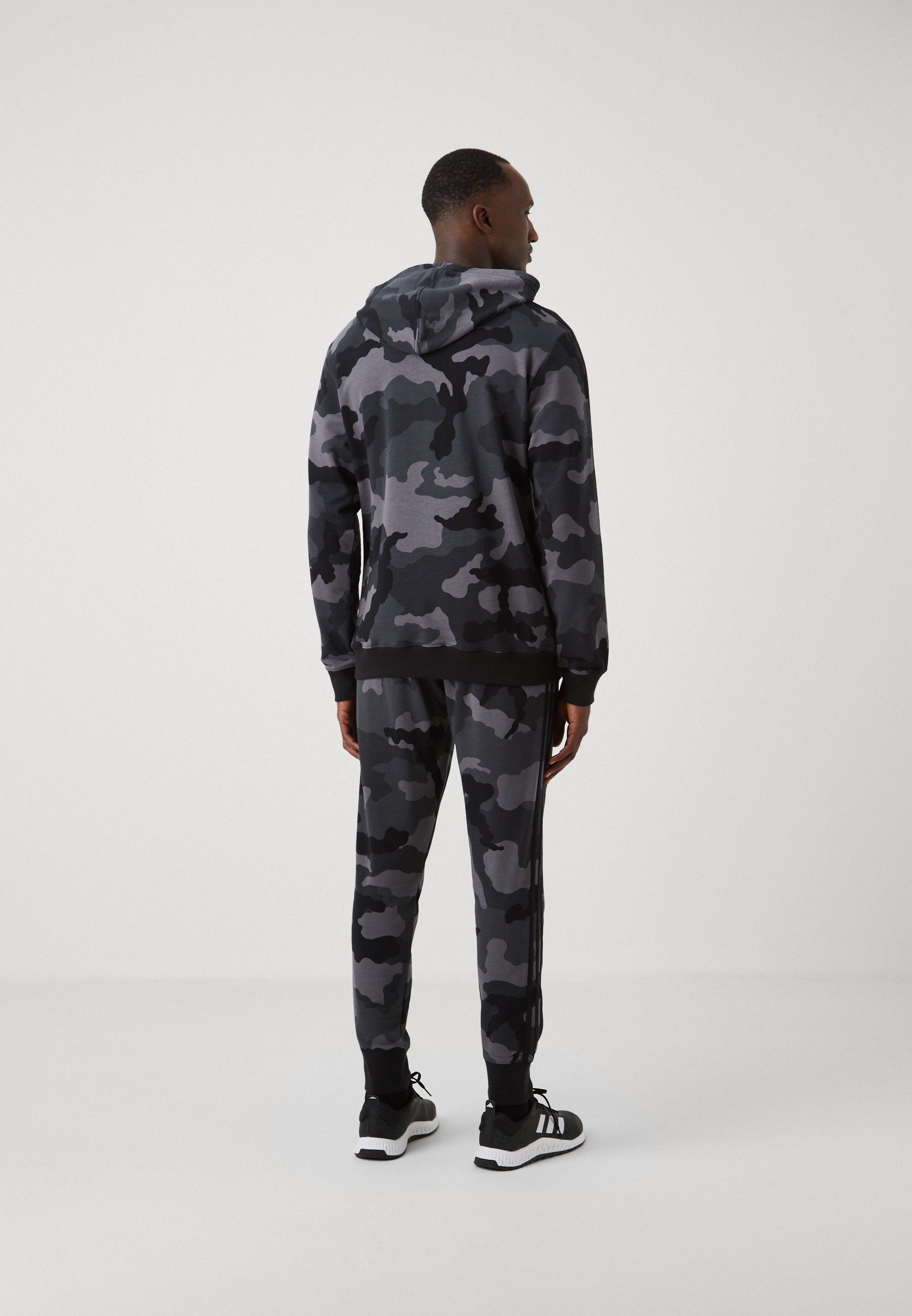 adidas essentials camo