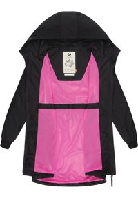 Giacca nera con interno in rete rosa, dotata di cappuccio, polsini elastici e un'etichetta nell'area del collo. Chiusura frontale con zip e ampie tasche in rete.
