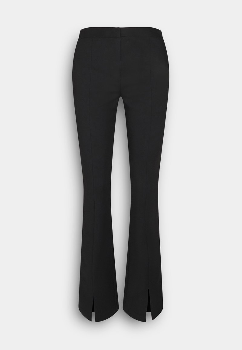 Schwarze ausgestellte Hosen mit glatter Textur, die seitliche Schlitze am Saum und ordentlich gebügelte Nähte für einen eleganten Look aufweisen.