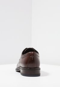 JOOP! KLEITOS  - Derbies & Richelieus - brown