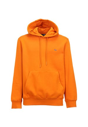 Oranssi huppari, jossa on etutasku ja sininen logo rinnassa, valmistettu pehmeästä kankaasta, jossa on joustavat hihansuut ja helma.