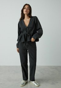Next REGULAR FIT  FRONT SMOCK - Blůza - black polkadot