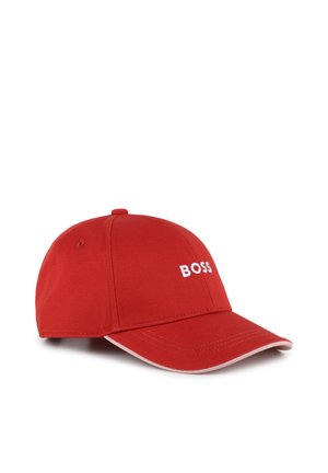 Casquette de baseball rouge en coton, avec un logo "BOSS" blanc brodé sur le devant, une visière contrastée et un design structuré.