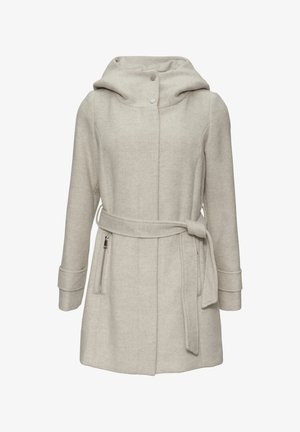 Manteau beige clair avec capuche, fabriqué en tissu doux. Comprend une ceinture à nouer, des poches zippées sur les côtés et des manches retournées. Design simple et épuré.