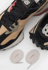 New Balance 327 UNISEX - Sapatilhas - black