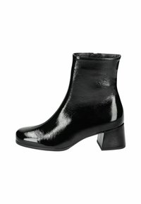 Stivale alla caviglia nero lucido con punta quadrata e tacco spesso, caratterizzato da una texture liscia e linee pulite per un look moderno.
