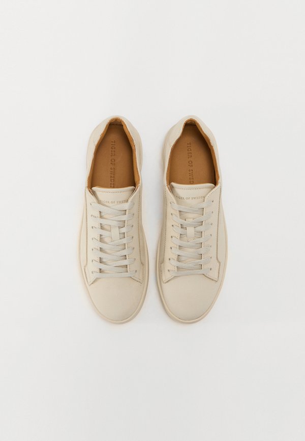 SALAS - Trainers - daisy4