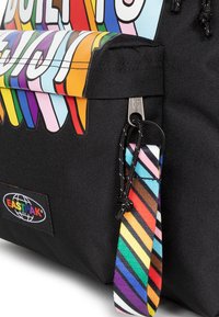 Eastpak DAY PAK'R - Mochila - pride btr