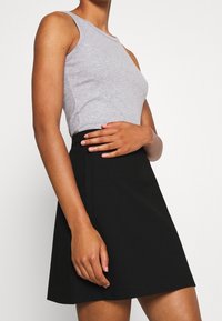 Modström Minifalda - black
