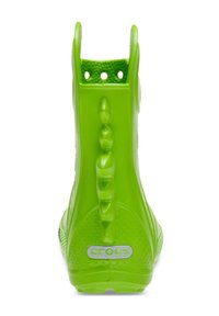 Zuecos verdes con un acabado texturizado, que presentan un diseño en relieve en la espalda y el logo "crocs" en plata en el talón.