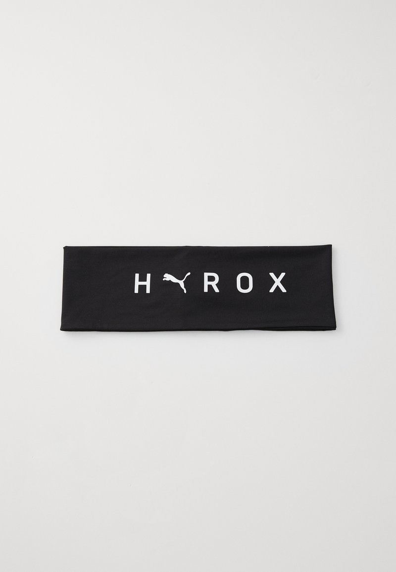 Fekete szövet fejpánt sima textúrával, rajta fehér "HYROX" felirattal és fehér Puma logóval. Téglalap alakú, rugalmas kialakítású.