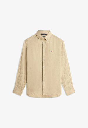 Beige langärmliges Hemd mit durchgehender Knopfleiste, Knopfkragen und kleinem Tommy Hilfiger Logo auf der Brust, flach liegend.