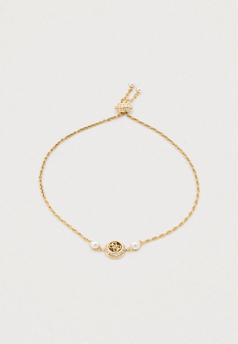 Złota, skręcana bransoletka z dwoma perłami oraz centralnym okrągłym zawieszeniem z logo i akcentami w postaci cyrkonii. Gładka tekstura.