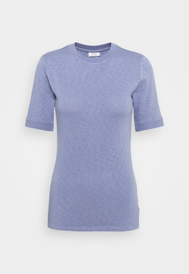 Kortærmet t-shirt med rund hals i lys lilla, lavet af et blødt, tekstureret stof med foldede manchetter og en lige kant.