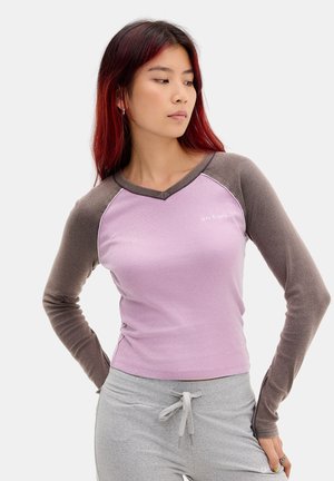 iets frans..., IETS FRANS... LONG SLEEVE V-NECK TEE - Блуза с дълги ръкави - lavender