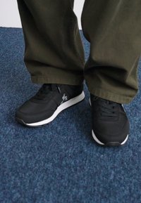 le coq sportif RACERONE - Tenisky - black/silver